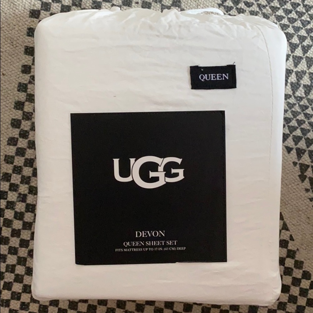 NWT UGG Devon Queen Sheet Set
